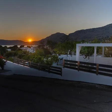 Pounedes Luxury Oda ve Kahvaltı Pefki