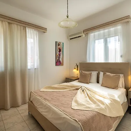 Pounedes Luxury Oda ve Kahvaltı *